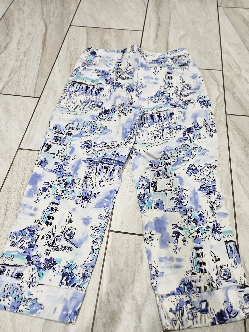 Rafaella White and Blue Floral Scenic Capris - Picture 2 of 3